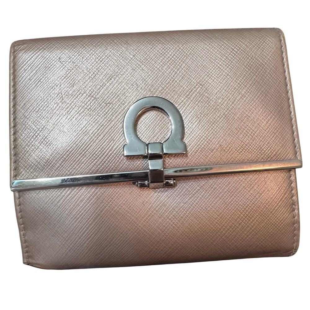 Auth Salvatore Ferragamo Rose Gold Gancini Leather Compact Wallet - Picture 13 of 16